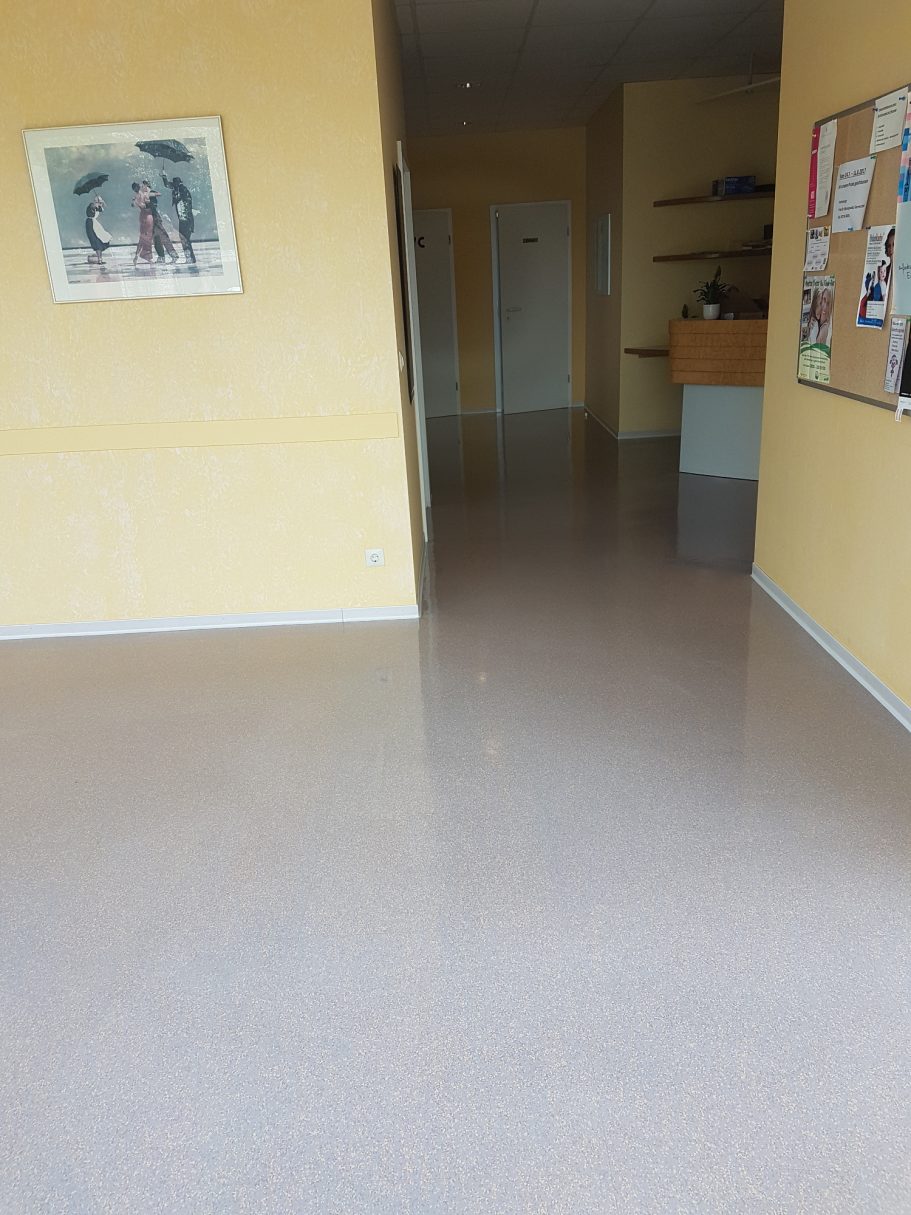 Linoleum "grundgereinigt u. beschichtet"